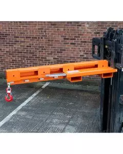 Low-profile forklift-mounted jib attachment with extendable design and safety hook