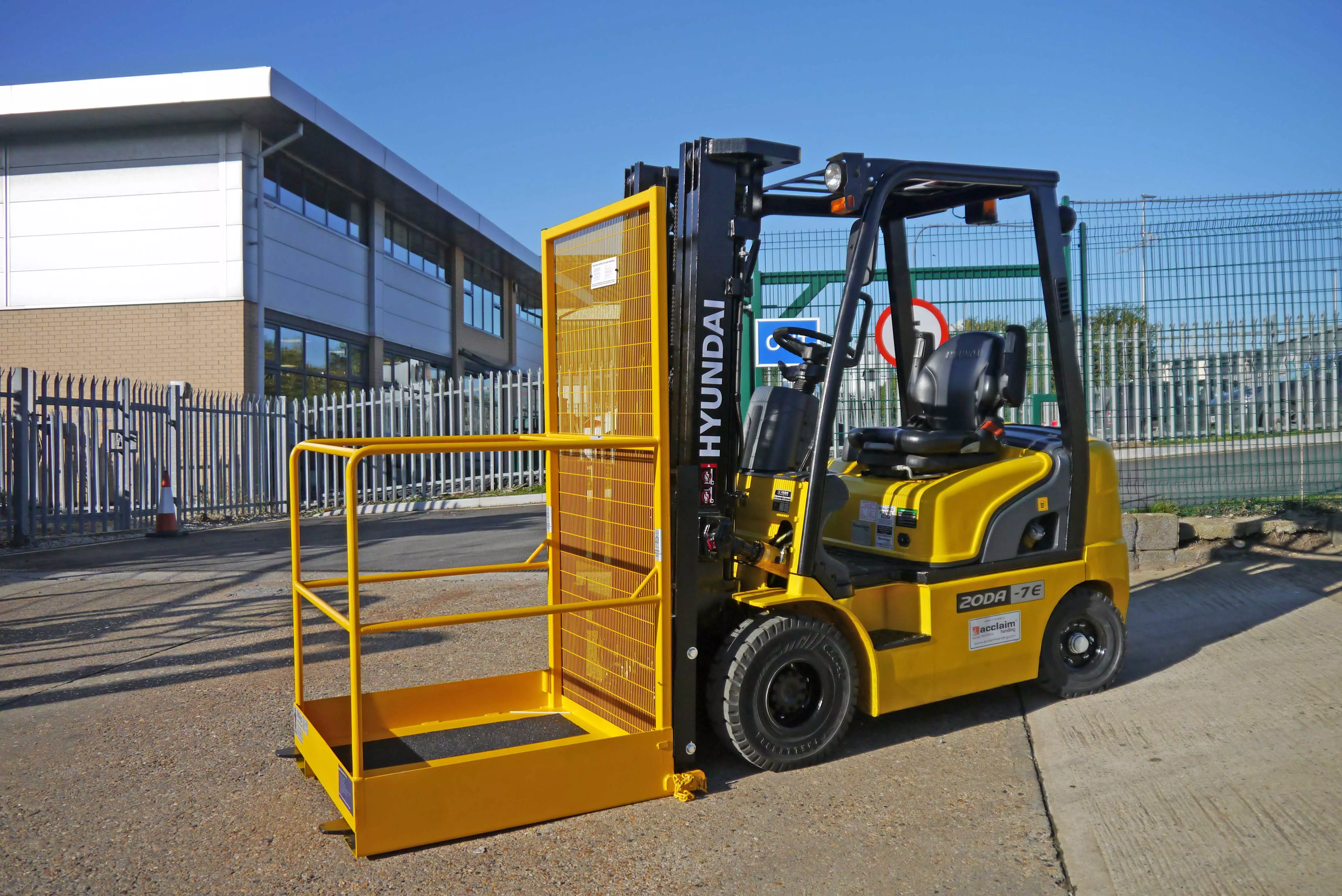 FORKLIFT MAN CAGE ACCESS PLATFORM - LTAP - SIDE VIEW, ATTACHED